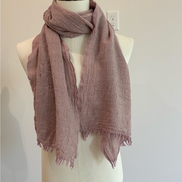 Elegant Wool Mauve Scarf - Picture 5 of 7